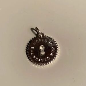 India Hicks Token - World is Oyster -Silver - New